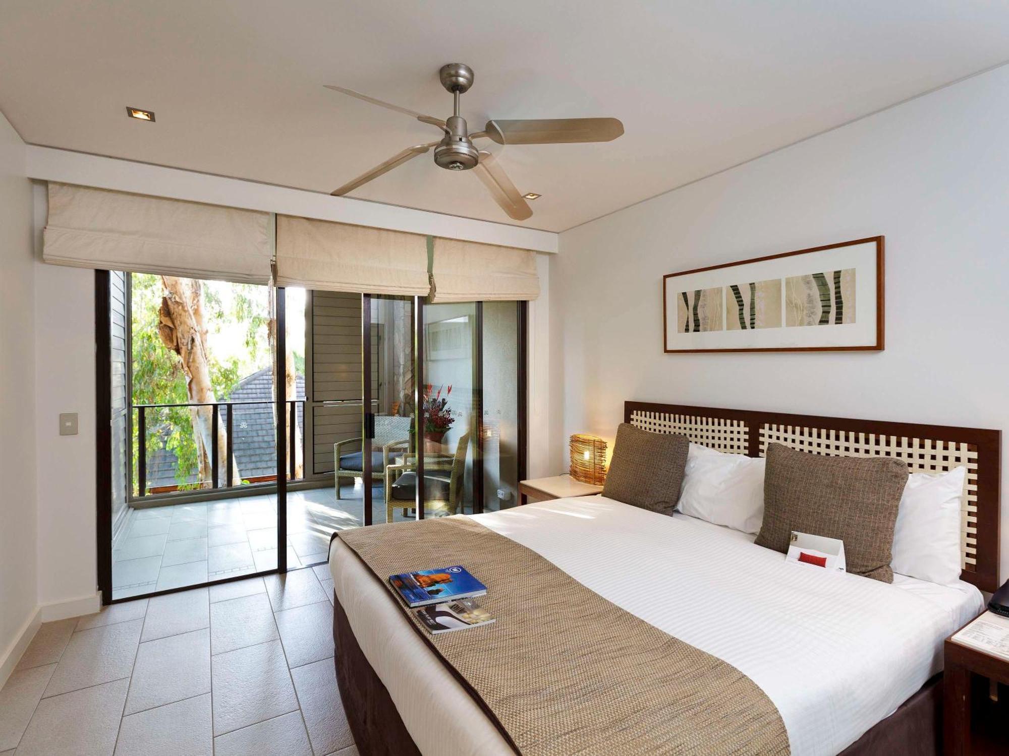 Pullman Palm Cove Sea Temple Resort & Spa Exterior photo