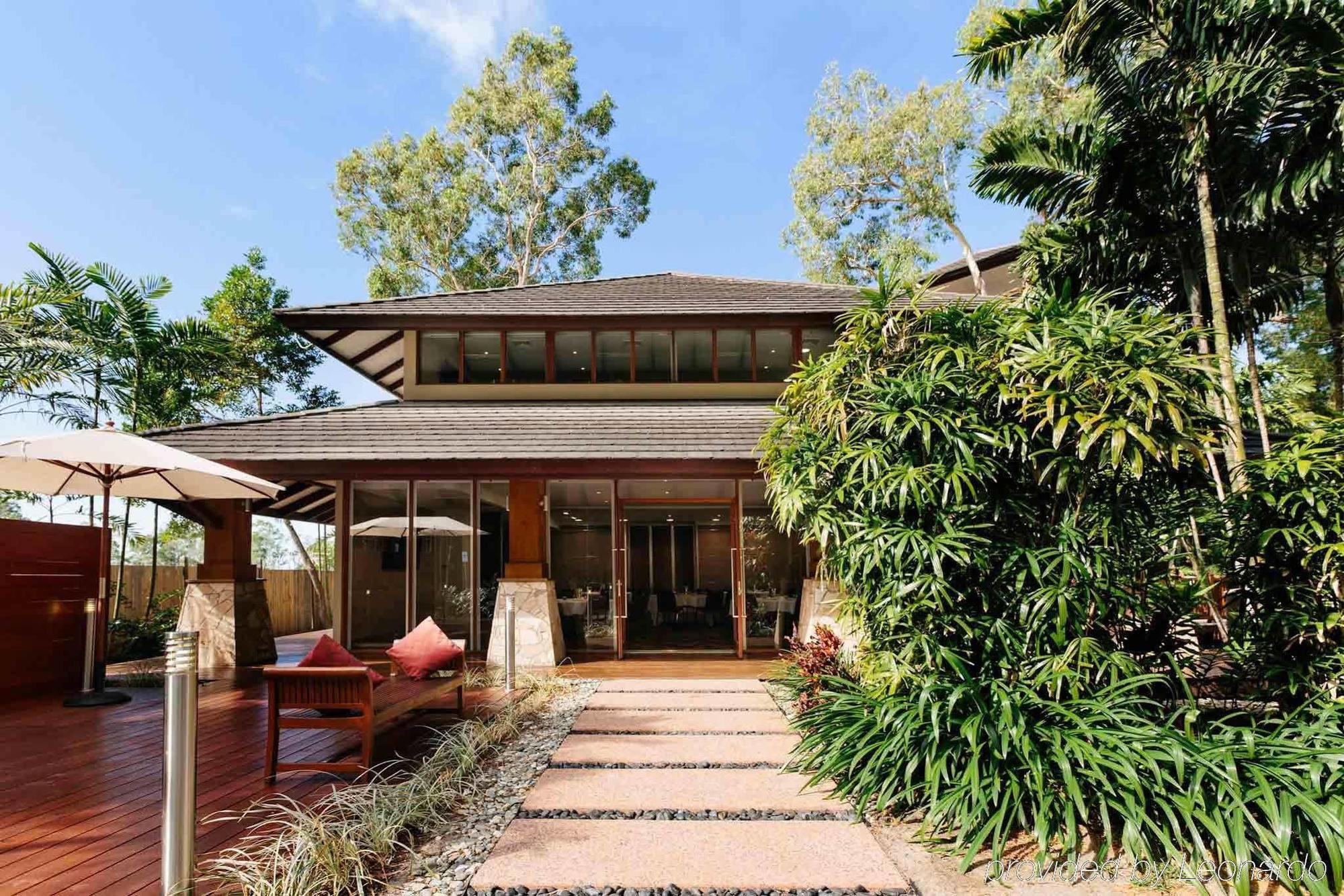 Pullman Palm Cove Sea Temple Resort & Spa Exterior photo